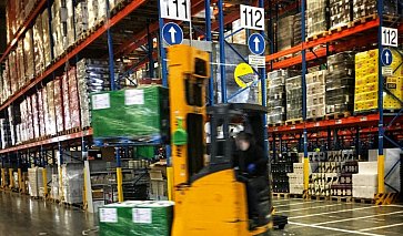 Renting de carretillas elevadoras para empresas: ventajas y funcionamiento